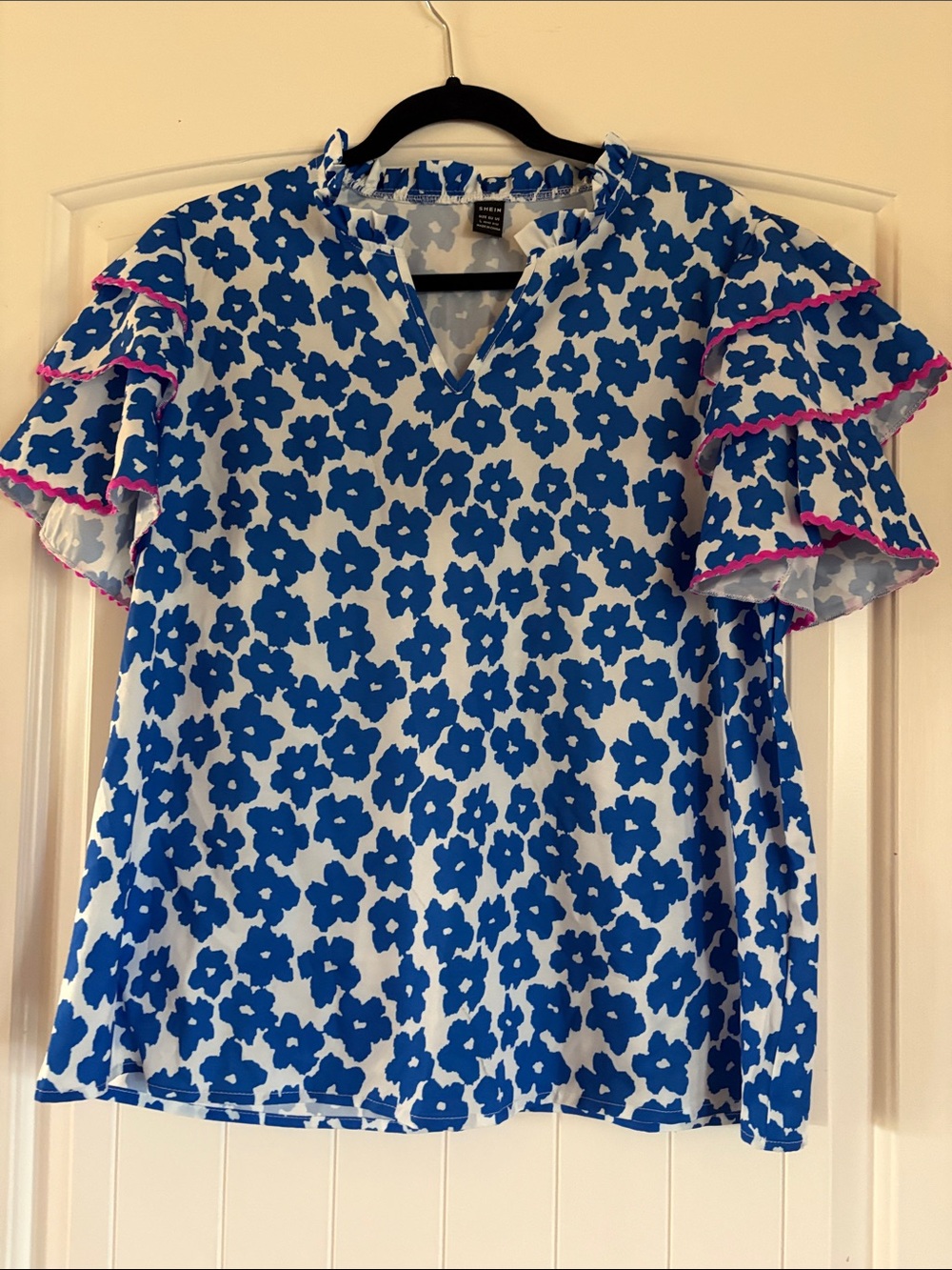 SHEIN Blue and White Floral Ruffle Sleeve Blouse with Pink Trim